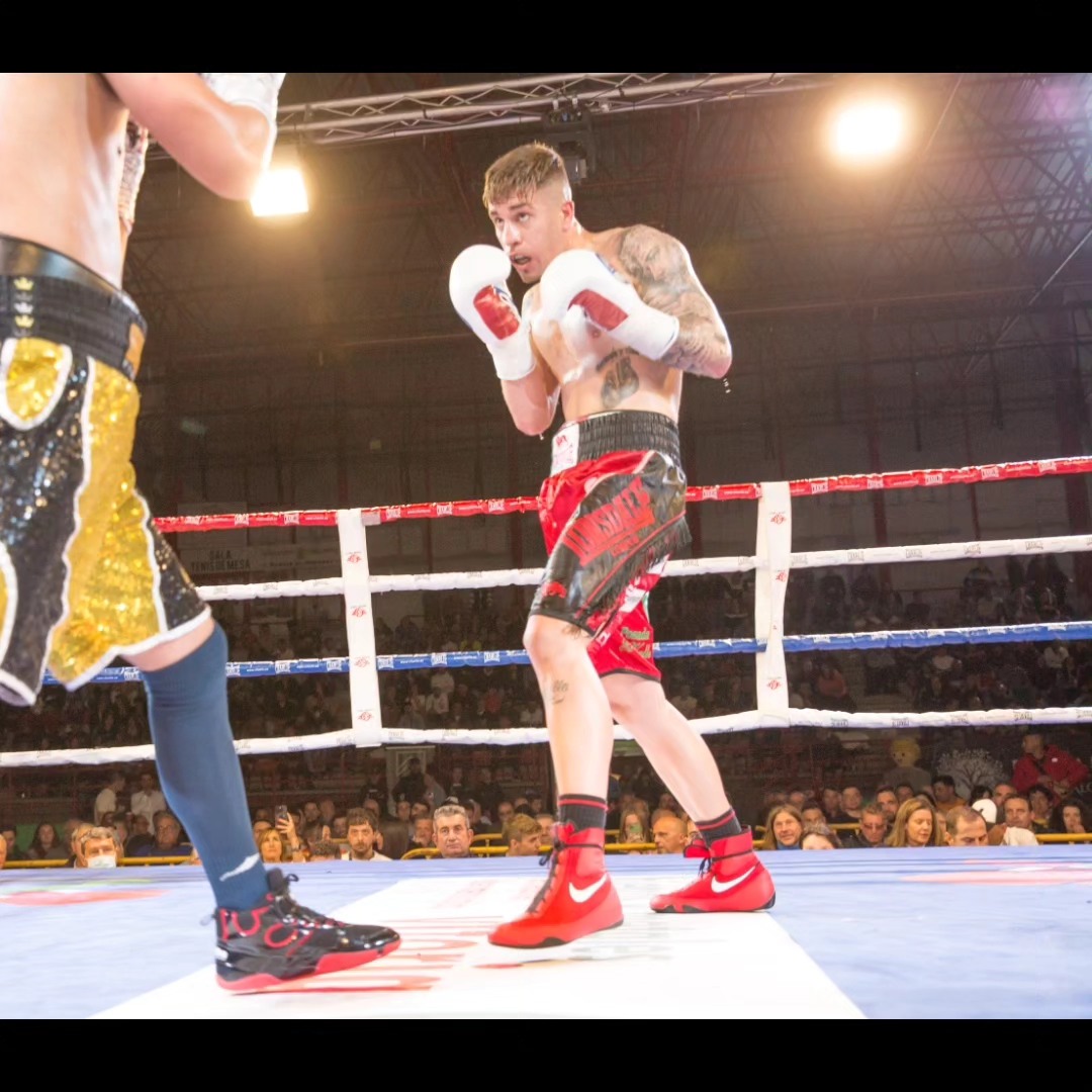 EuskoBox's tweet photo. #BOXEO #CANTABRIA #Suances #Torrelavega 

El #Mayo18 en #CorralesDeBuelna vuelve al cuadrilátero un boxeador que es sinónimo de espectáculo: #JESUSLASO.

Forma parte de un gran cartel. No te lo pierdas. https://t.co/ivOyAVQCCk