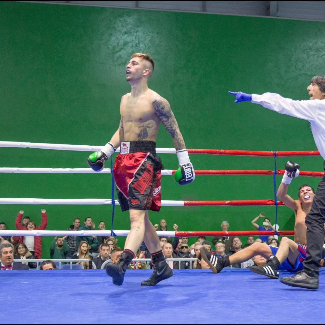 EuskoBox's tweet photo. #BOXEO #CANTABRIA #Suances #Torrelavega 

El #Mayo18 en #CorralesDeBuelna vuelve al cuadrilátero un boxeador que es sinónimo de espectáculo: #JESUSLASO.

Forma parte de un gran cartel. No te lo pierdas. https://t.co/ivOyAVQCCk