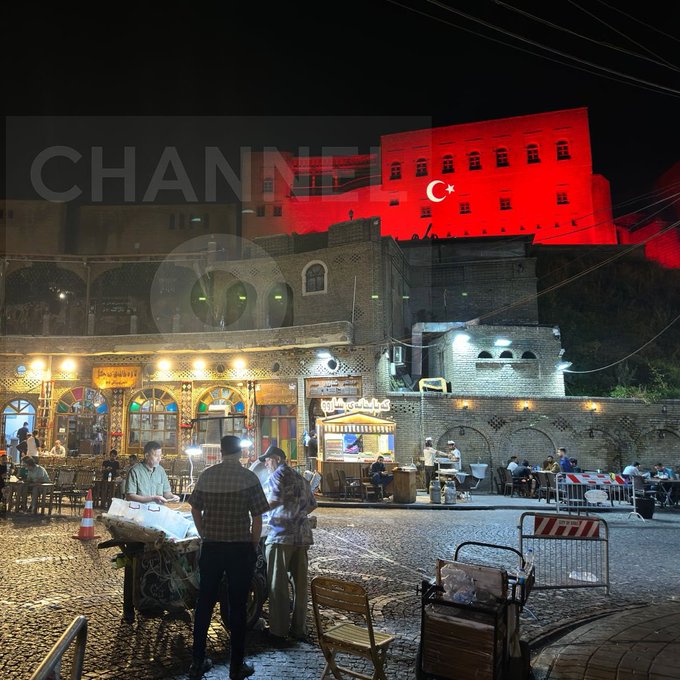 Türk bayrağı, Irak/Erbil Kalesi’ne yansıtıldı.