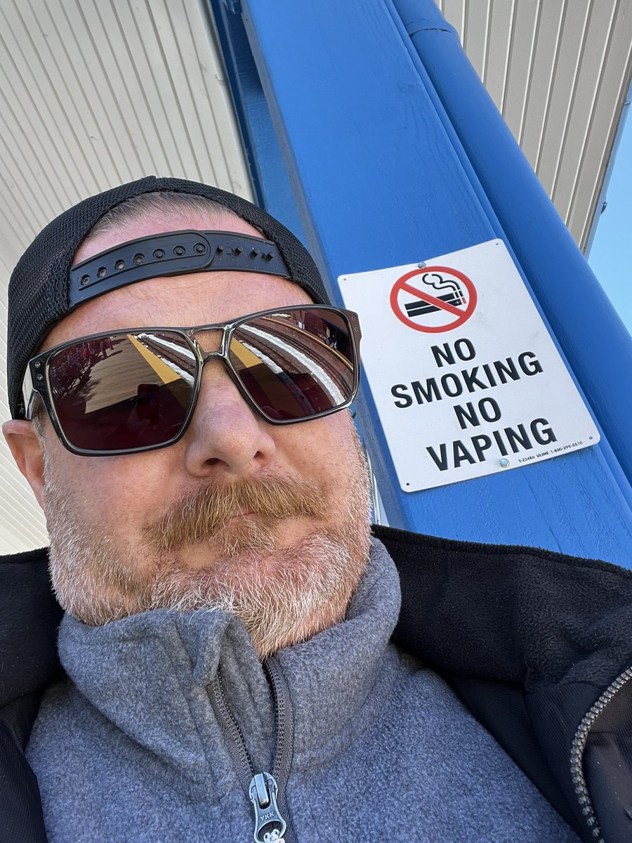Joining me this week on “In The Vapor” @jasonvapes Jason is a long time advocate for vaping and good friend of the WNL show. Let’s just hope he keeps the pineapple in the can where it belongs, and not on the pizza lol. #vape #VapeLife