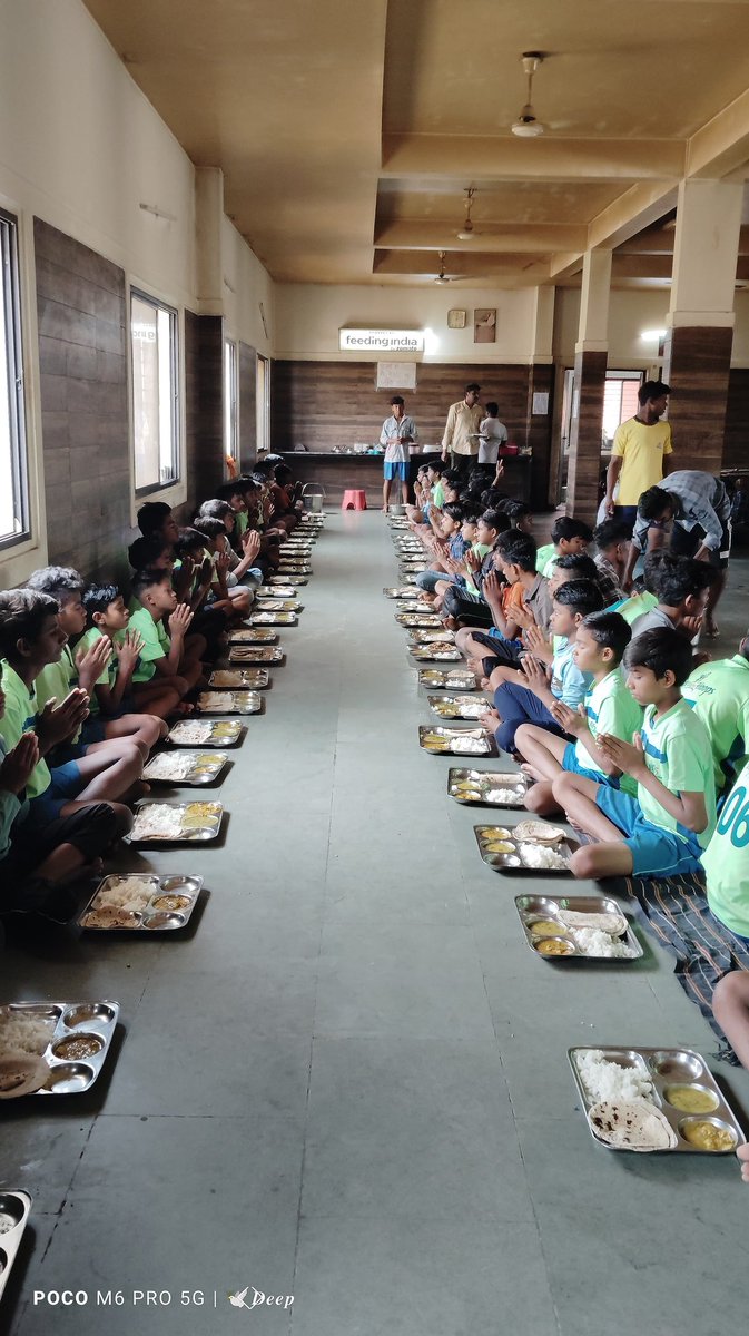 ParivaarRES's tweet photo. Parivaar partners with Feeding India provides nutritious meals to resident children of Parivaar Swami Vivekananda Sevashram, located in Dewas district of Madhya Pradesh.
                           
#parivaar_residentials #FeedingIndia #DailyFeedingProgramFI #ChildNutrition https://t.co/wDYZc8KZVz
