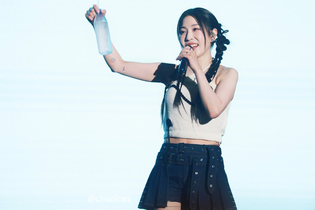 thejumpingsone's tweet photo. BoA really glowing up and looks the best when she's performing. I will not let anyone take that happiness away from her. 💛 https://t.co/g35TEZ3R0a