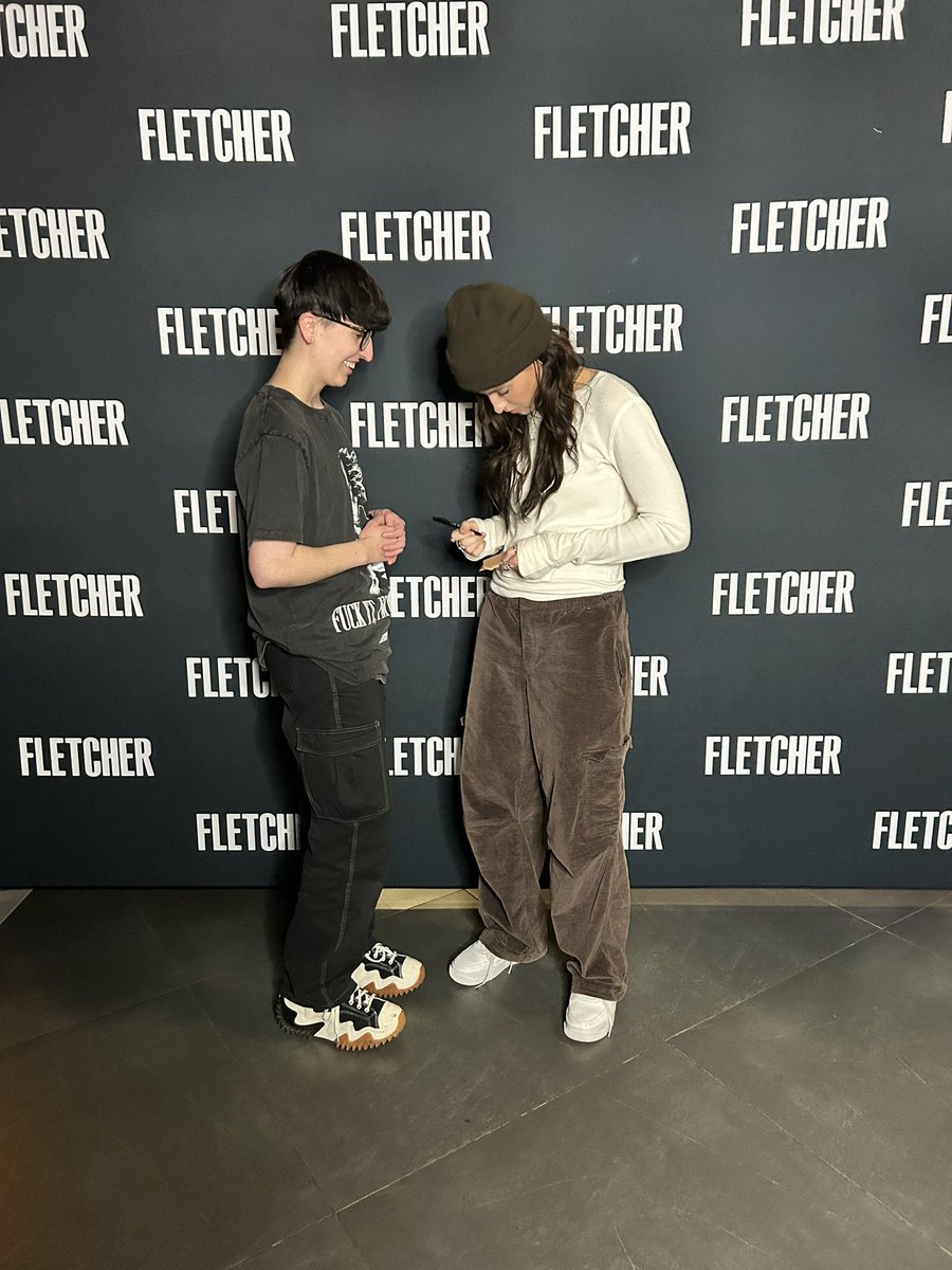 findingxleeny's tweet photo. pookie 🥹❤️‍🩹 

#ISOTAtour #ISOTAprague https://t.co/g9wR1aqzB6