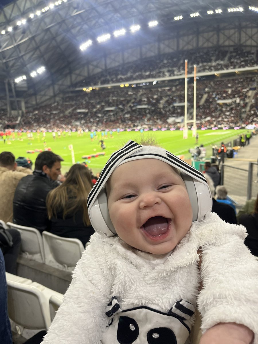 Tiiffany_13's tweet photo. Quand t’es trop fier de faire ton premier match à l’@orangevelodrome pour aller encouragé ton équipe préféré le @RCTofficiel ❤️🖤❤️🖤 https://t.co/Kskl7QSWpA