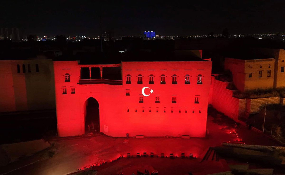 AhmetTUZLU's tweet photo. Cumhurbaşkanımızın Erbil ziyareti öncesi Erbil Kalesi Ay yıldız ile parladı🇹🇷🇹🇷 https://t.co/8713kVR9B6