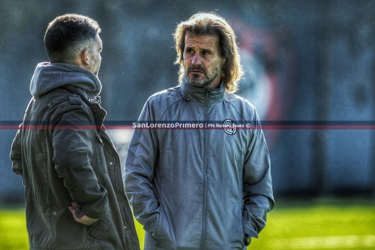DebateSL's tweet photo. "Cuándo más o menos teníamos una decisión tomada, me suena un día el teléfono y era Rubén. Me dijo; 'Matías, el técnico tengo que ser yo', eso me movilizó. Era movilizante ver las ganas que tenía de asumir él".
✍️ Matías #Caruzzo, con @hugorbalassone https://t.co/NbZ4Ke344H