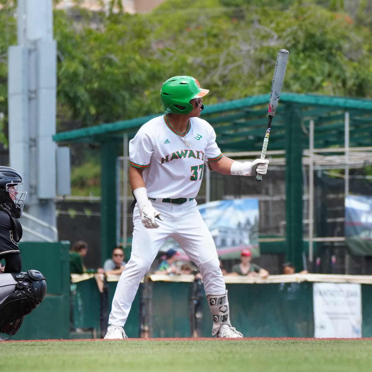 WOOOOO!!!! @matt_miura comes around to score from second on a wild pitch and we're tied up at four in the ninth! #GoBows