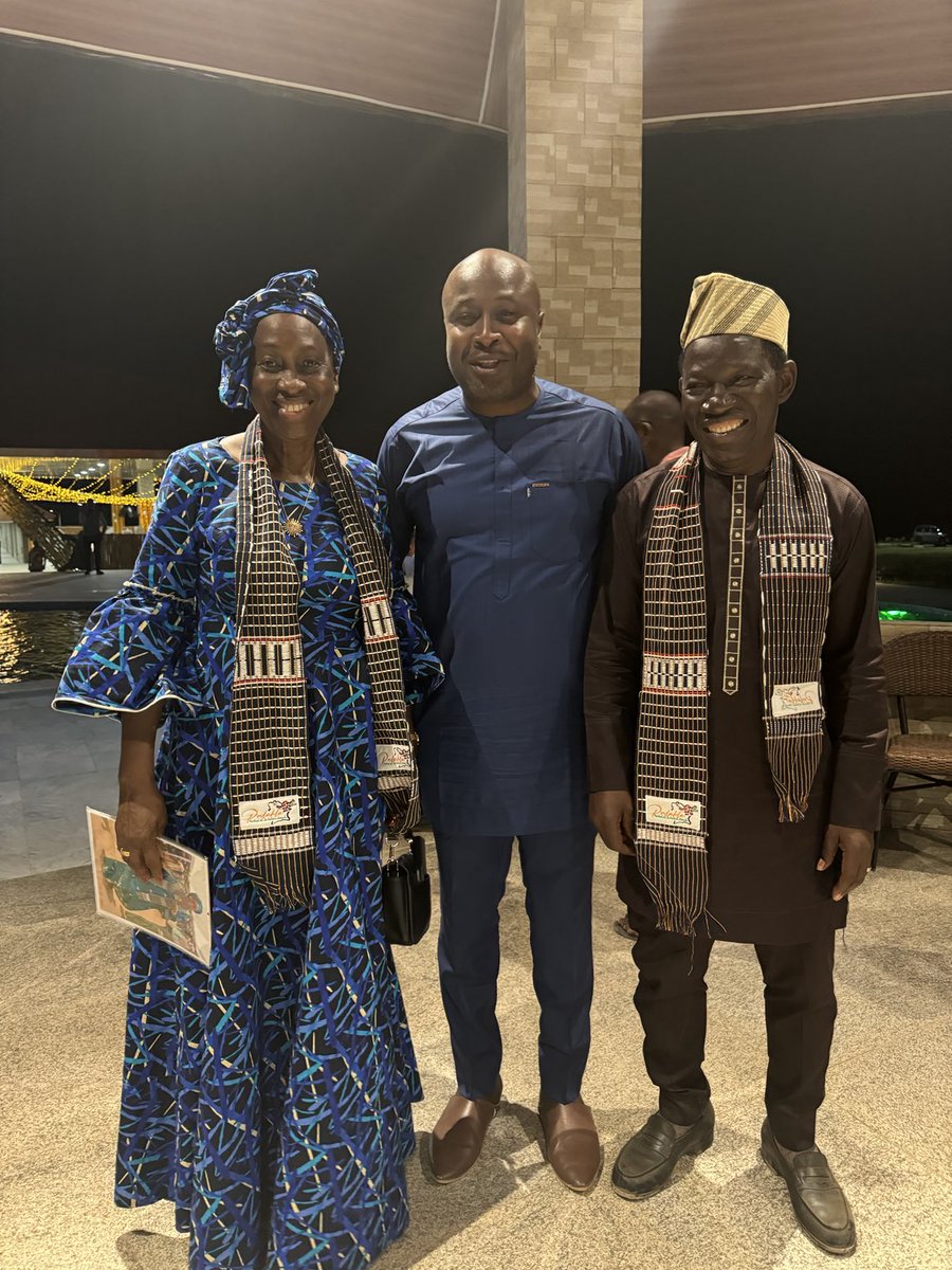 davidfofana7's tweet photo. Encadrement …. Merci à ma marraine Mayélé Coulibaly et mon parrain Dossongui Koné pour l’exemplarité: Humilité, Travail Rigueur et Respect des Traditions 🙏🏼🙏🏼🙏🏼 https://t.co/4XGmkJr1Q2