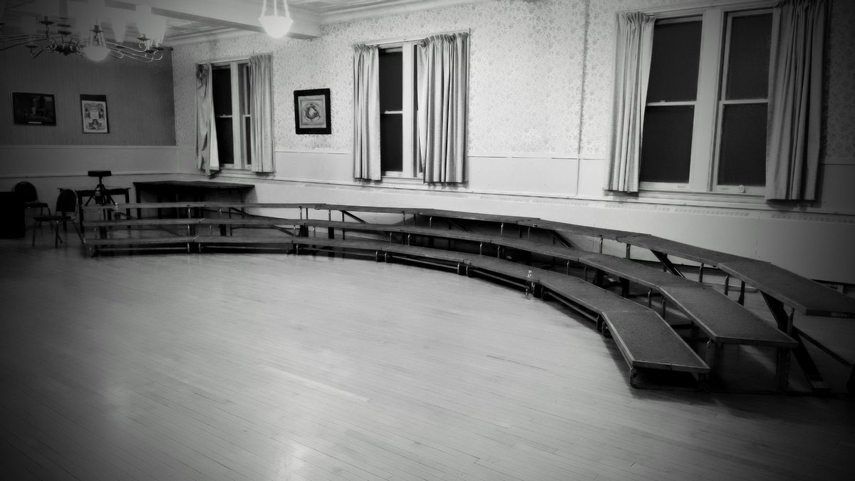 HC_Chorus's tweet photo. What an amazing few weeks it has been! Five new members, plus four more guests on the risers tonight means we put up all seven riser sections for the first time since lockdown to fit everyone 🖤💈 Come see what all the excitement is about! #sldproud #HCFamily @barbershopnews https://t.co/ir4pYGQUo2