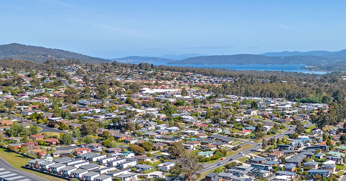 A NEW partnership between the Albanese federal government and the Tasmanian state government will see 15 new social homes delivered to Hobart as part of a $9.2 million project. #socialhousing #communityhousing #homelessness

australianpropertyjournal.com.au/2024/04/21/fed…