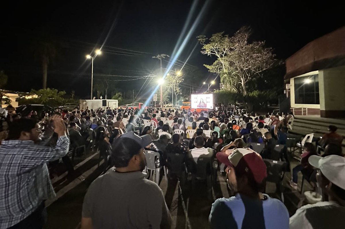 OvidioPeraltaS's tweet photo. Desde #Comalcalco, la Capital de la Dignidad, apoyamos a nuestro amigo y próximo gobernador, Javier May Rodríguez, en el #DebateTabasco. 

¡Él ganará el debate porque el pueblo tabasqueño quiere la continuidad de la 4T!

#JavierMayGobernador https://t.co/SG0YpNuyNV