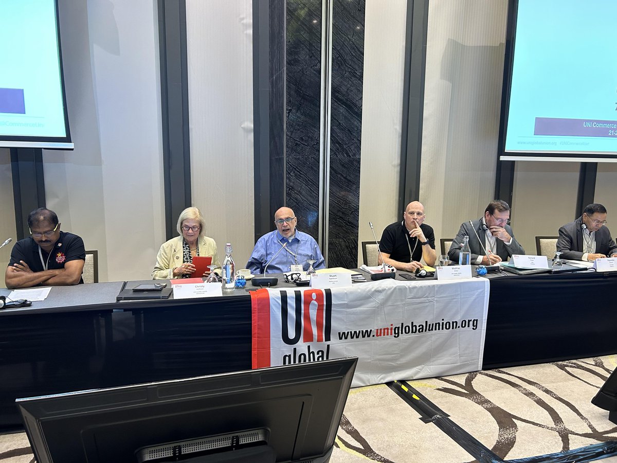 ✊✊🏿@sappelbaum, the President of UNI Commerce and @RWDSU opened the UNI Commerce Global Steering Committee Meeting held in Singapore: 'We need to work together in solidarity as a global movement to address the challenges we face and secure decent jobs for commerce workers!'