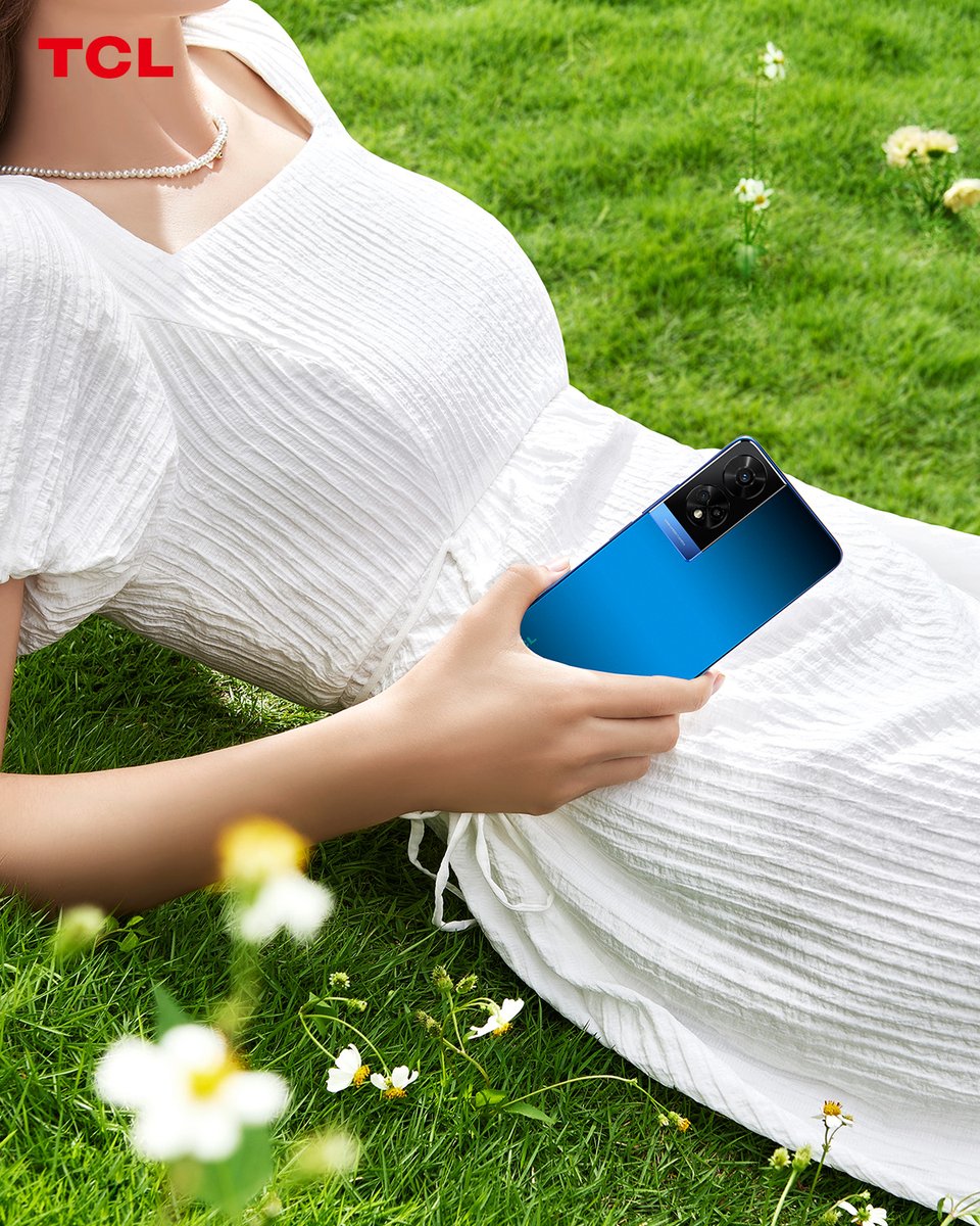 🌸 Spring into style with #TCL505G! Its textured, sharp design will give your wardrobe a bold refresh. Share your most daring spring outfit ideas with us! Let's see those vibrant looks! 💃✨ #SpringFashion #BoldLooks

#INSPIREGREATNESS #DisplayGreatness
bit.ly/TCL50_5G_TW