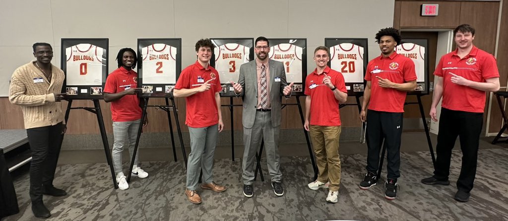 Ferris M Basketball tweet media