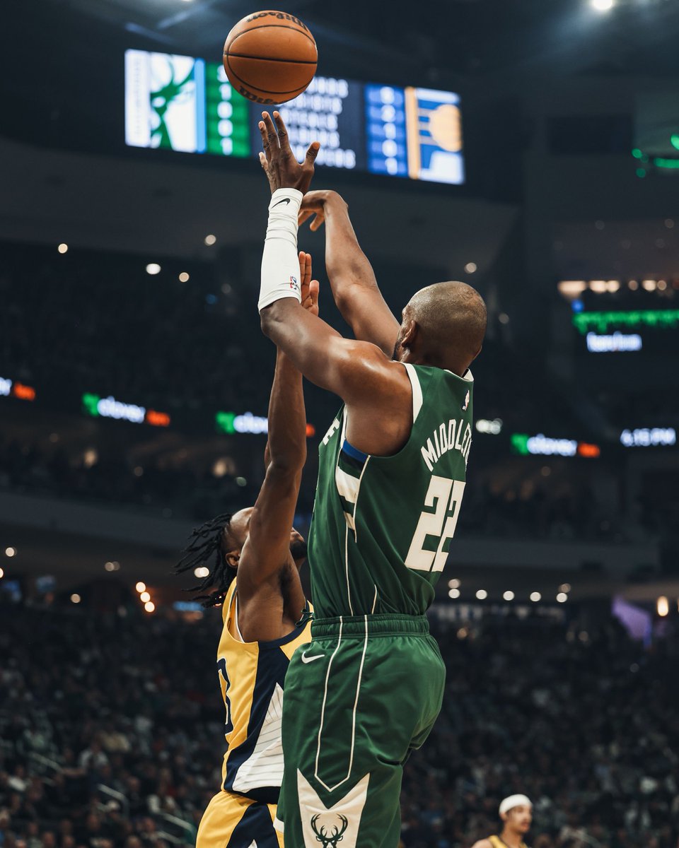 FiservForum's tweet photo. Sunday Funday. 🦌🔥 #FearTheDeer https://t.co/8i3DRi1IpA