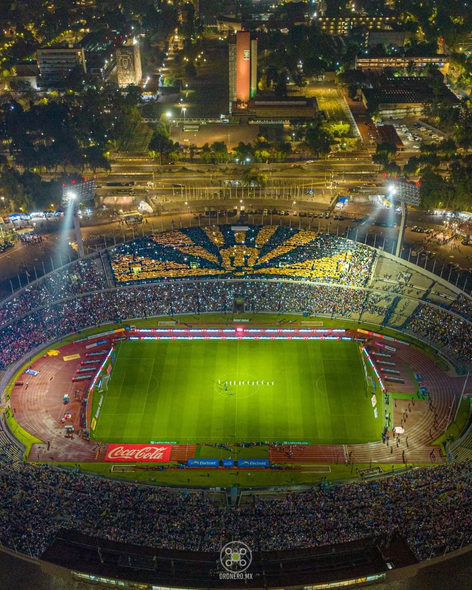 PumasELP's tweet photo. ¡Una vista impresionante desde las alturas! 🤩 El mosaico de la Rebel ilumina el estadio Olímpico Universitario en honor a los 50 años del emblemático escudo de @PumasMX. 🎉⚽ 🐾

📸 Dronerosmx https://t.co/vJUkDXWqw9
