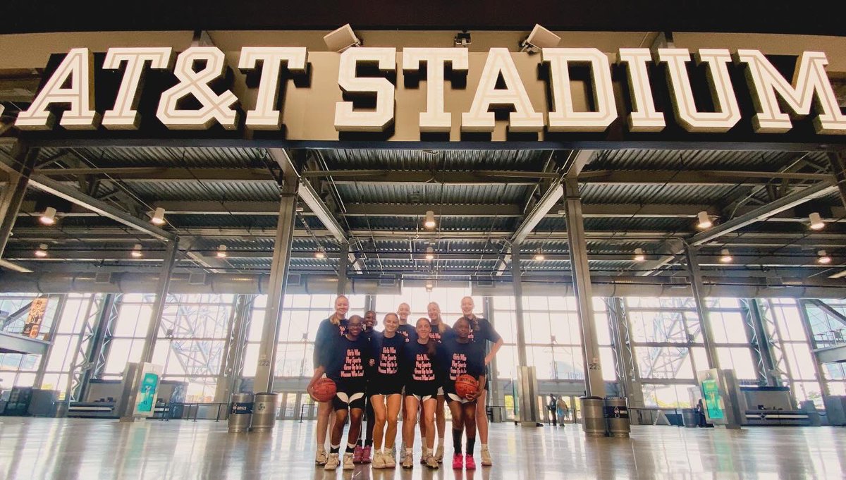 Successful trip to Dallas!! This group is special they play hard together as a team, and have fun! Never a dull moment. 🏀 #giantunocards