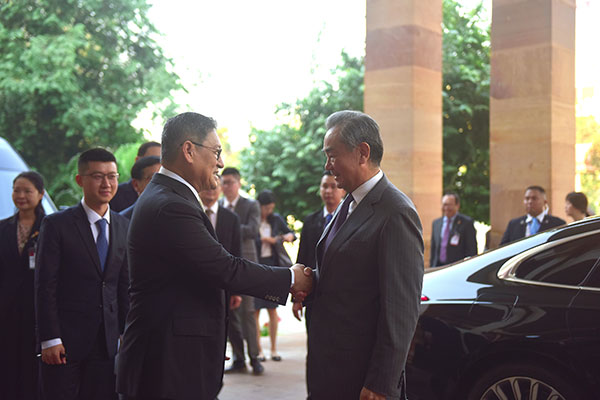 FM Wang Yi congratulated the new Cambodian government on a smooth start, saying that China and Cambodia are iron-clad friends who share a common destiny and support each other. Wang made these remarks during talks with Cambodian Deputy Prime Minister and Foreign Minister Sok