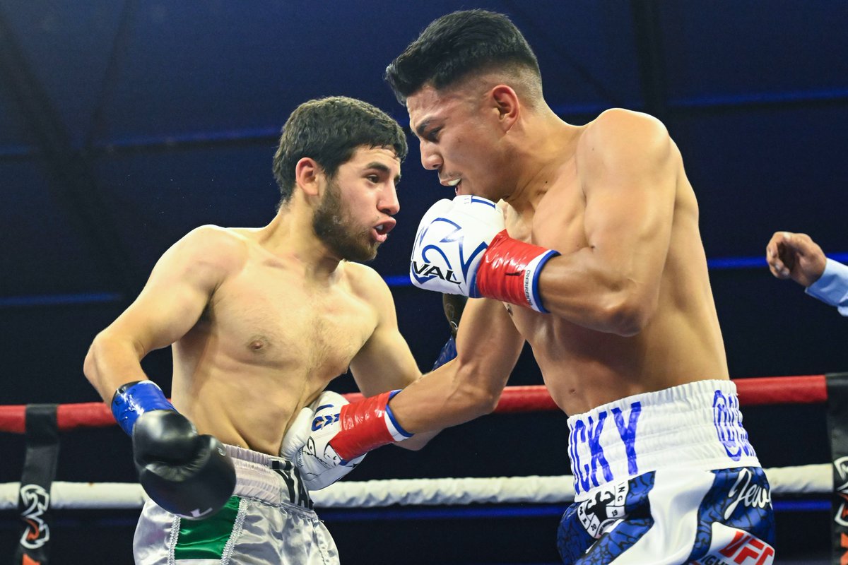 BernieBahrmasel's tweet photo. Future Super Flyweight World Champion 
@chuckybarrera1 Now 6-0-1, 4 KOs Following 
Sensational UD-6 Over Hector Pena Last Night
@CommerceCasino &amp; LIVE on @UFCFightPass 
#HollywoodFightNights @TomLoeffler1 @360BoxingPromos https://t.co/itS5bRXnXP