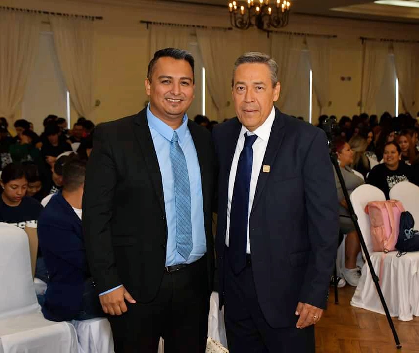 FdoSing's tweet image. Quienes conocemos al Dire, sabemos que es un tipazo, carismático y con un gran liderazgo; tenía muchos #inForos queriéndole pedir una foto y pues se me hizo y no fui yo quien se la pidió 😅 ¡Gracias @itesusoficial por el renacer de #inForo! #DesdeSiempreParaUstedes 🙌🏾👏🏾