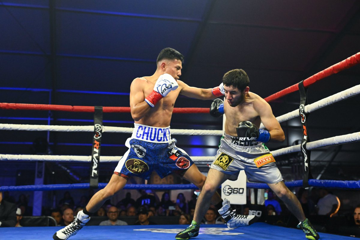 BernieBahrmasel's tweet photo. Future Super Flyweight World Champion 
@chuckybarrera1 Now 6-0-1, 4 KOs Following 
Sensational UD-6 Over Hector Pena Last Night
@CommerceCasino &amp; LIVE on @UFCFightPass 
#HollywoodFightNights @TomLoeffler1 @360BoxingPromos https://t.co/itS5bRXnXP