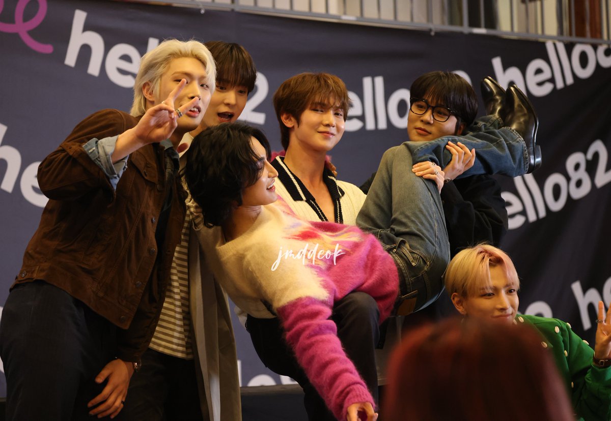 i love them so much

240421 hello82 la fansign

#ATEEZ #에이티즈