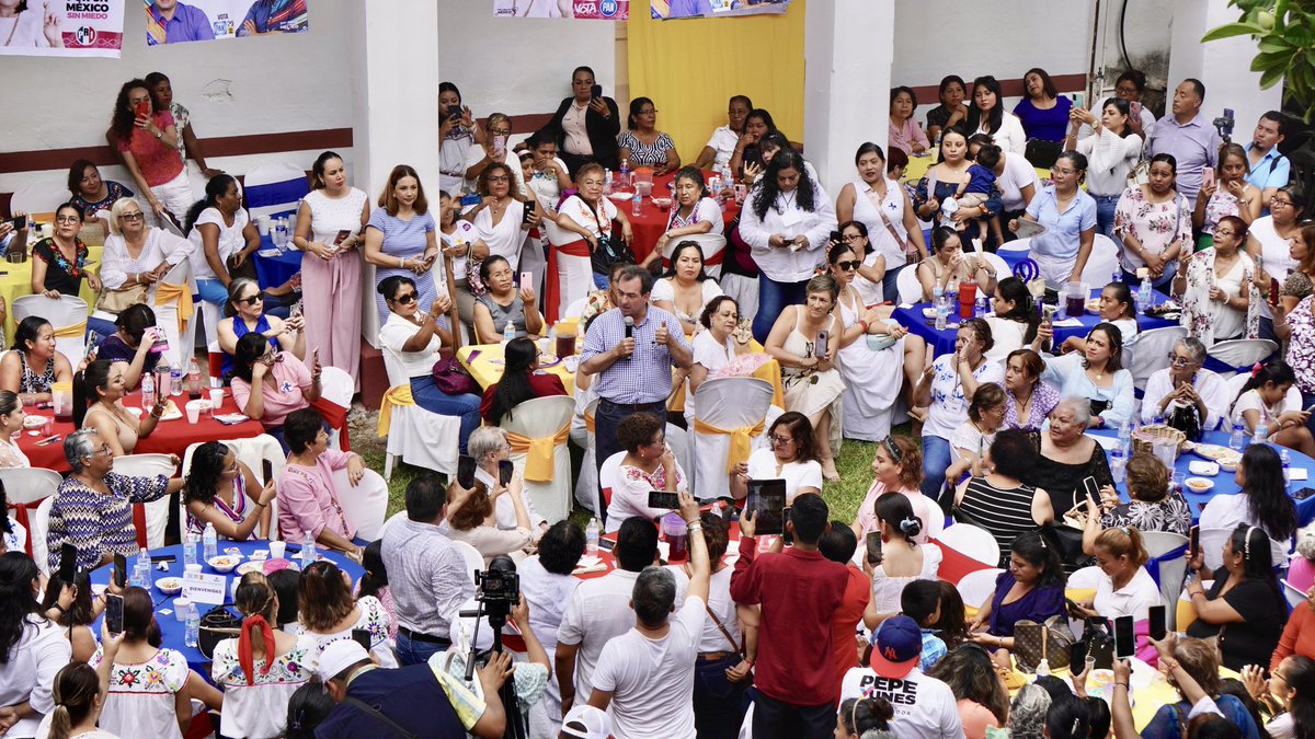 Pepe_Yunes's tweet photo. En #Papantla se percibe un gran entusiasmo por un cambio.
Morena ha decepcionado a las mujeres veracruzanas, ignorando la agenda de género y recortando fondos para centros de atención a la violencia. Vamos a corregir eso y más.
#GobernadorDeVerdad #PepeGobernador https://t.co/eL4tLU0ob6