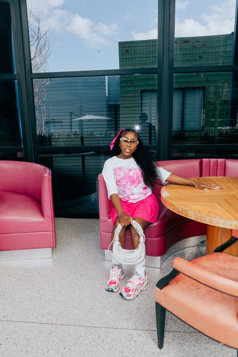 pinkkrukaa's tweet photo. im taking  it honeyyyyy😜😘😍😍😍 #GradBash2k24 https://t.co/CWFYml4Z4n