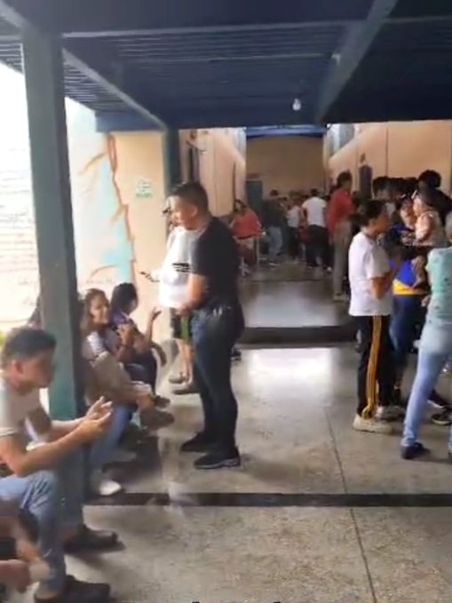 Una fiesta electoral de participación protagónica, se llevó a cabo en el Sector Terrazas de Santo Domingo, municipio Bolívar de #Barinas, en la elección de los Proyectos Comunales. 
#PoderPopularEnVanguardia
<a href="/NicolasMaduro/">Nicolás Maduro</a>
<a href="/GuyVernaez/">Guy Vernáez Hernández</a>
<a href="/CarreroCe/">Cesar Carrero Aristizabal</a>
<a href="/EulaliaTabares/">Eulalia Tabares</a>
@ComunasVE_