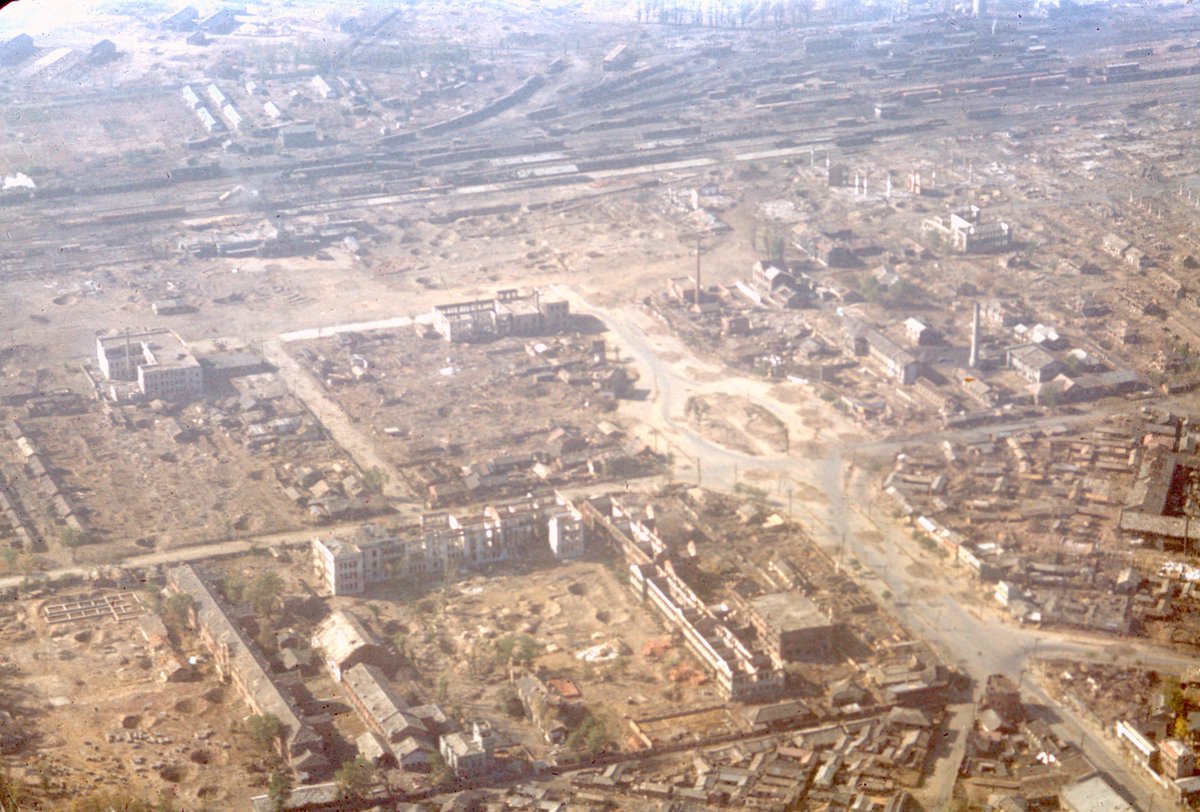 1950년 평양. 서울과는 비교가 안될 정도로 완전 쑥대밭이 되었네. (출처: flickr 계정 m20wc51)