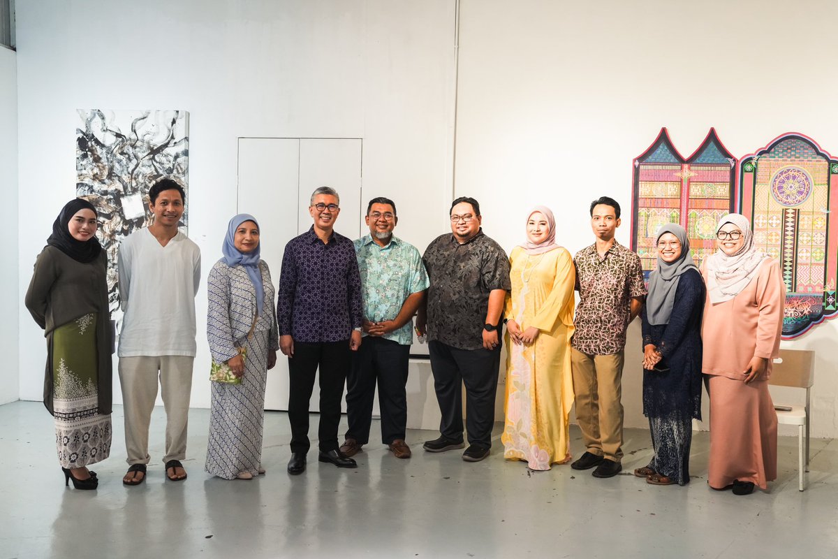 Pameran seni, “Faith”, kembali! Di bulan Ramadan tahun lepas, saya telah melancarkan pameran seni yang bertajuk “Faith” atau 'Iman'. Tahun ini di bulan Syawal pula saya dijemput sekali lagi oleh pihak Segaris untuk melancarkan “Faith II”. Tahun ini Segaris mempamerkan koleksi 50