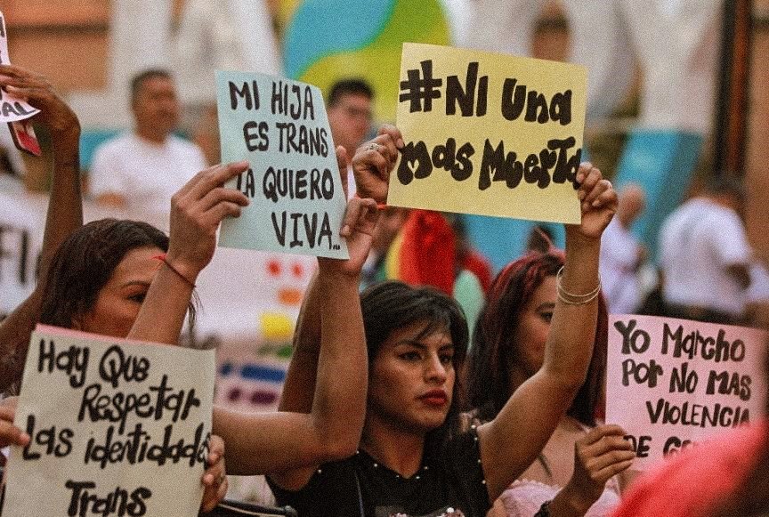 🚨🏳️‍⚧️En esta semana fueron asesinadas tres mujeres trans en Colombia, en Bogotá, Pasto y Cali. La más reciente víctima es Macarena, quien fue asesinada hoy en la capital del Valle del Cauca, departamento con mayor registro de violencias contra personas #LGBTIQ+ durante el 2023.🧵