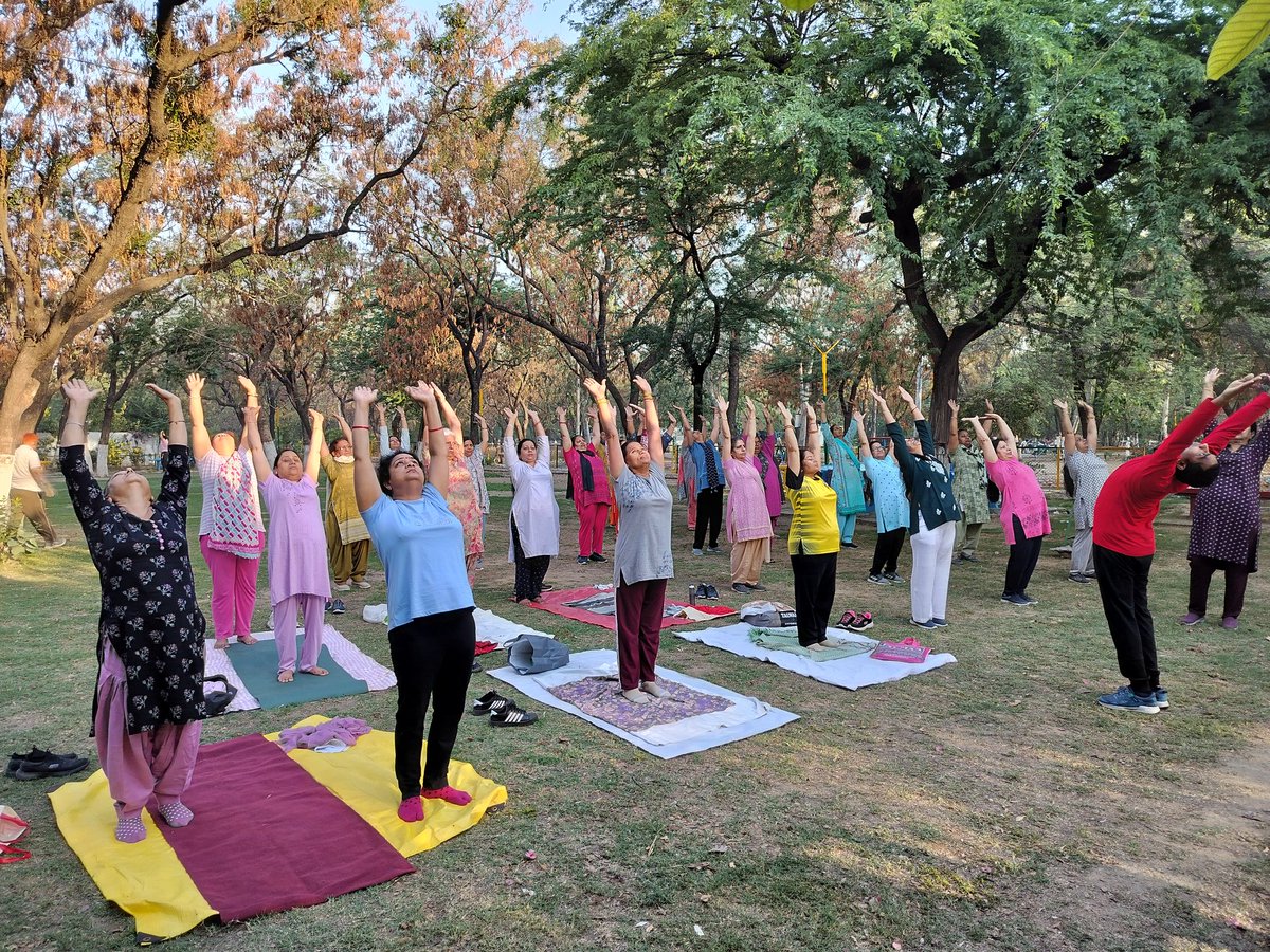 @CMDi Yogshala
#Free Yoga class
#Health & Fitness. Tips
#Moga city