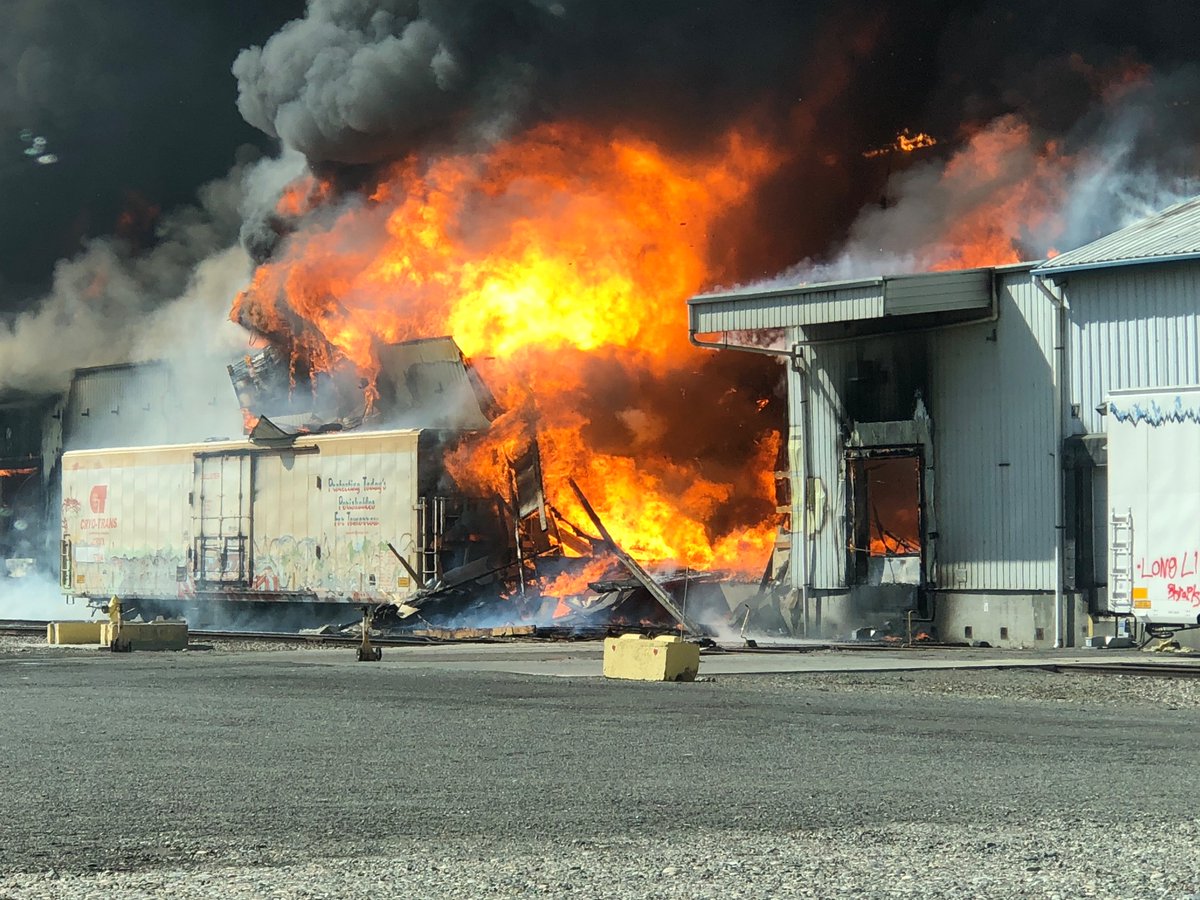 The importance of a robust automatic aid system and exceptional regional relationships was reinforced today during a large warehouse fire within Benton County Fire District 1.  KFD overhead and apparatus provided assistance along with overhead and resources from 3 counties.