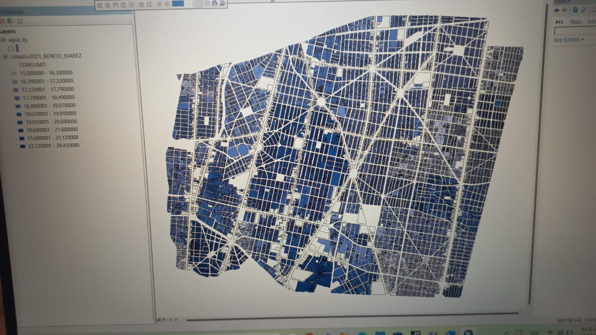 En mi trabajo de tesis estoy mapeando el consumo promedio por Colonia Catastral en la Ciudad de México. Este mapa es de Benito Juárez 2021. Claramente Mitikah ha sido una bestialidad en la succión del manto acuífero. #DebateChilango