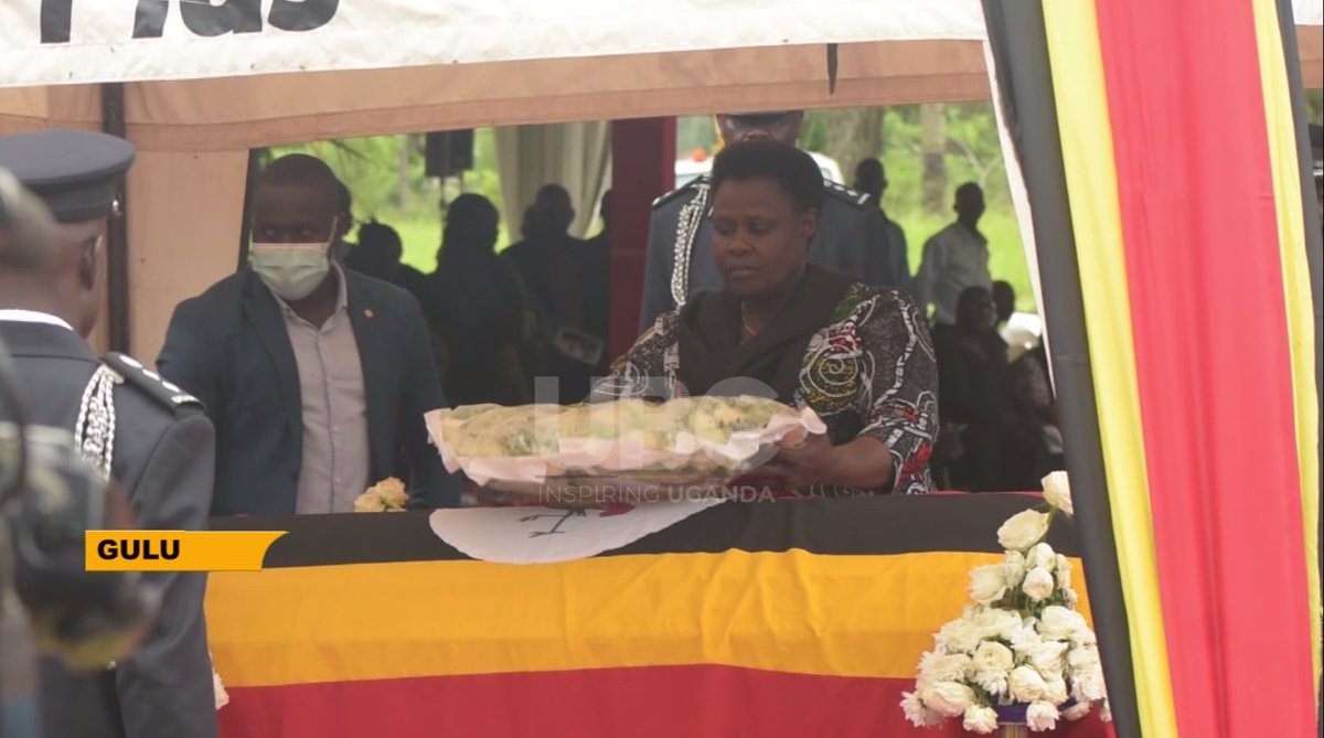 ICYMI: Vice President Jessica Alupo paid her respects to the late Dr. Jerome Okech Aliker, former Minister of Foreign Affairs, in Wi Aworanga cell, Gulu City. Dr. Aliker passed away on April 15, 2024, at Nakasero Hospital in Kampala. #UBCNews | youtu.be/hX0BO2hBaVQ