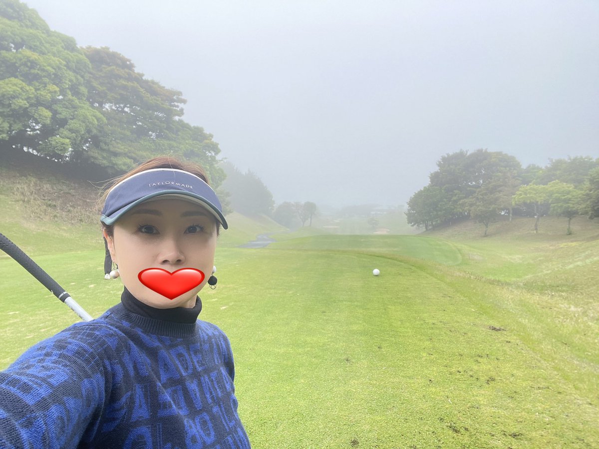 霧がすごい💦

#きり
#霧
#ゴルフ
#golf
#ゴルフ好き
#ゴルフ女子
#ゴルフ好きな人と繋がりたい
#happylife
#enjoylife
#taylormade