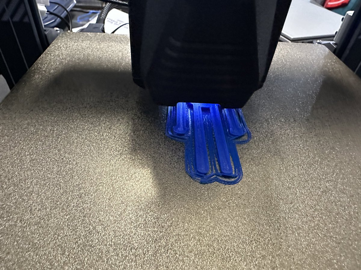 Taco2Kids's tweet photo. 3D printing bookmarks for one of the kiddos school projects. #funwithcrafts https://t.co/K86nsGFTHu