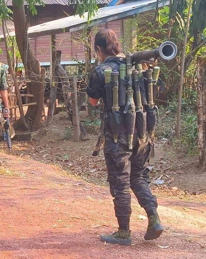 Women all over Myanmar play critical role in ongoing Spring Revolution, defending democracy, alongside men. This woman could have been a doctor, an engineer, a teacher, a student ... Crd: facebook.com/photo/?fbid=36…