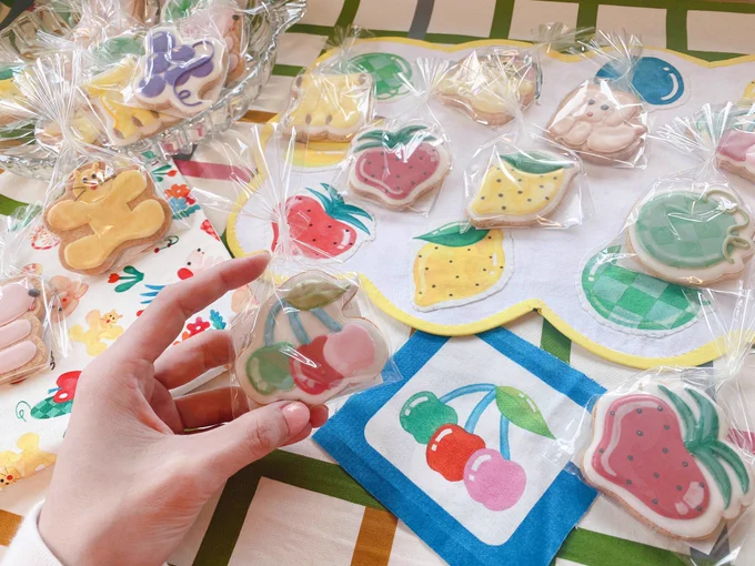 どうしよう…お礼の贈り物にしたくて糸さん( )にクッキーをオーダーメイドさせてもらったお品が届いてしまいました。私今日なにしようとしてたんだっけ 