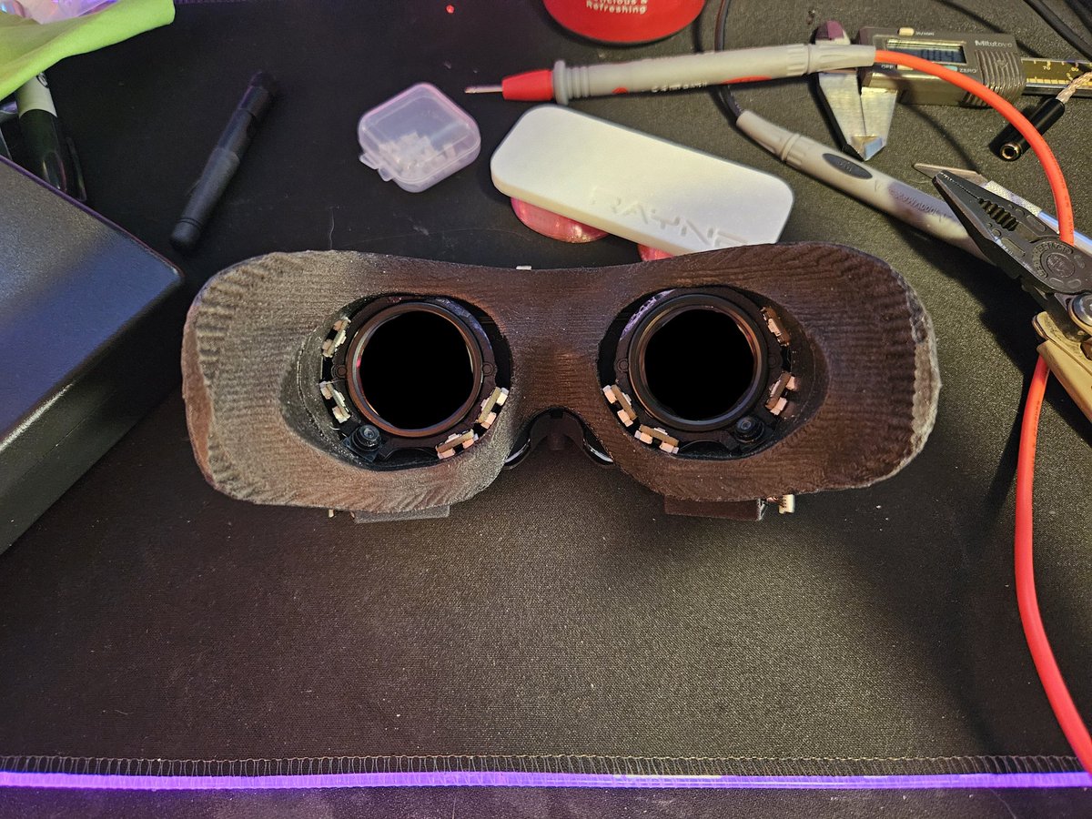 rayne_vr's tweet image. I finally finished the full thing!!
Full eyetracking on the @BigscreenVR Beyond!!!