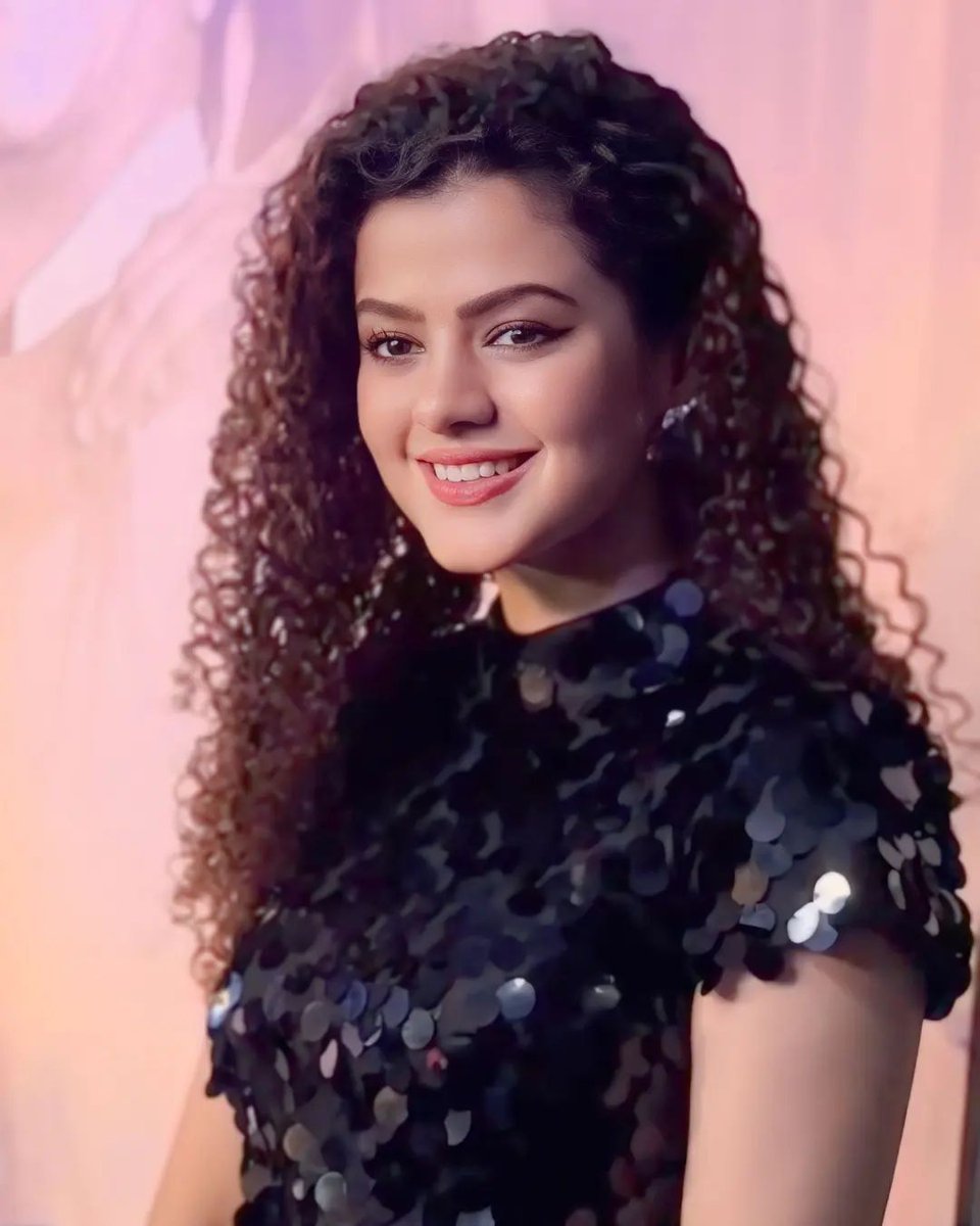 Palak di, when I find myself lost in solitude and my heart aches, your voice transforms my sorrow into tranquility. Through your songs, I find new hopes and strength. Thank you soo much @palakmuchhal3 di..❤️🥰 ♥️ U #PalakMuchhal di..💞💕
