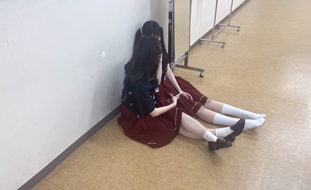 みらくらぱーく！として最初からこんなにいっぱいステージに立てるのはじめてで、すっごく楽しかったな

今日色々と思い出を振り返ってて、メンバーのみんなとのツーショットが携帯に全然なくて、意外と私いっぱいいっぱいだったんだなと余韻に浸っておりました...

3人でのステージもすっごく楽しみだな

てへてへ