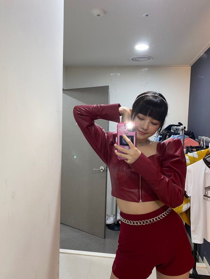 omg ૮݂ ܸ𑁦𑀯 𑁦 ܸ ♡︎݂ა who thats sexy thing i see over there ☆֯っྀི. .𑀀݂১֯ thats me standing in the mirror 🪞🪽 un outfit appreciation con una de las ropitas que usamos para presentar eleven, el día que nos vestimos de rojo contra la envidia 

á𝚗𝚐el𝐢𝚗𝐲♡︎𝚞𝐫𝚑e𝕒r𝐭