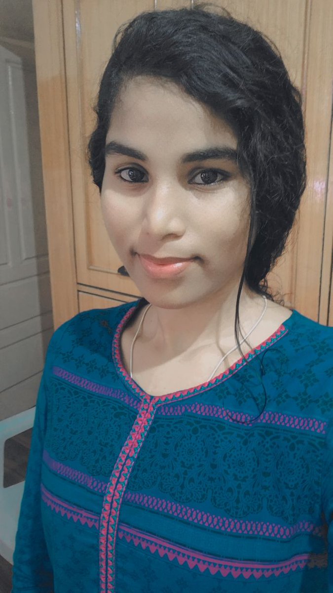 nabilajamal_'s tweet photo. #Bengaluru's JP nagar residents in shock over a double murder horror, inside their local community park
Jilted lover Suresh stabbed Anusha to death in full public glare, because she decided to part ways with him. Anusha's mother who ran to her rescue, attacked Suresh with a brick, he died on spot
Police claim Suresh 44 & Anusha 22 worked at an event mngt company. He initially claimed to be a bachelor but Anusha found he was married with 2 kids. Suresh invited her to the park for 'Last time'...stabbed her when she refused to patch up. Police investigating eyewitnesses who saw the act unfold on April 18th