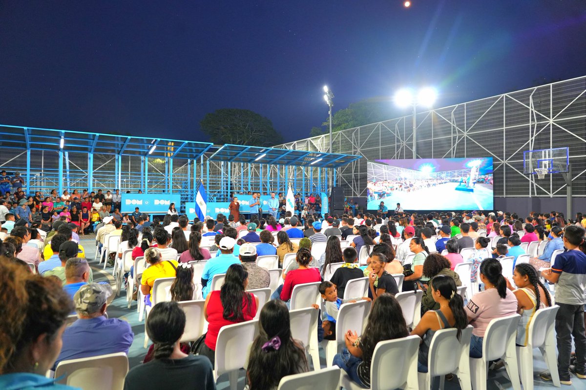 ¡Un domingo alegre para las familias de Meanguera, en Morazán Norte!😀 Entregamos la segunda fase de transformación de El Mozote.