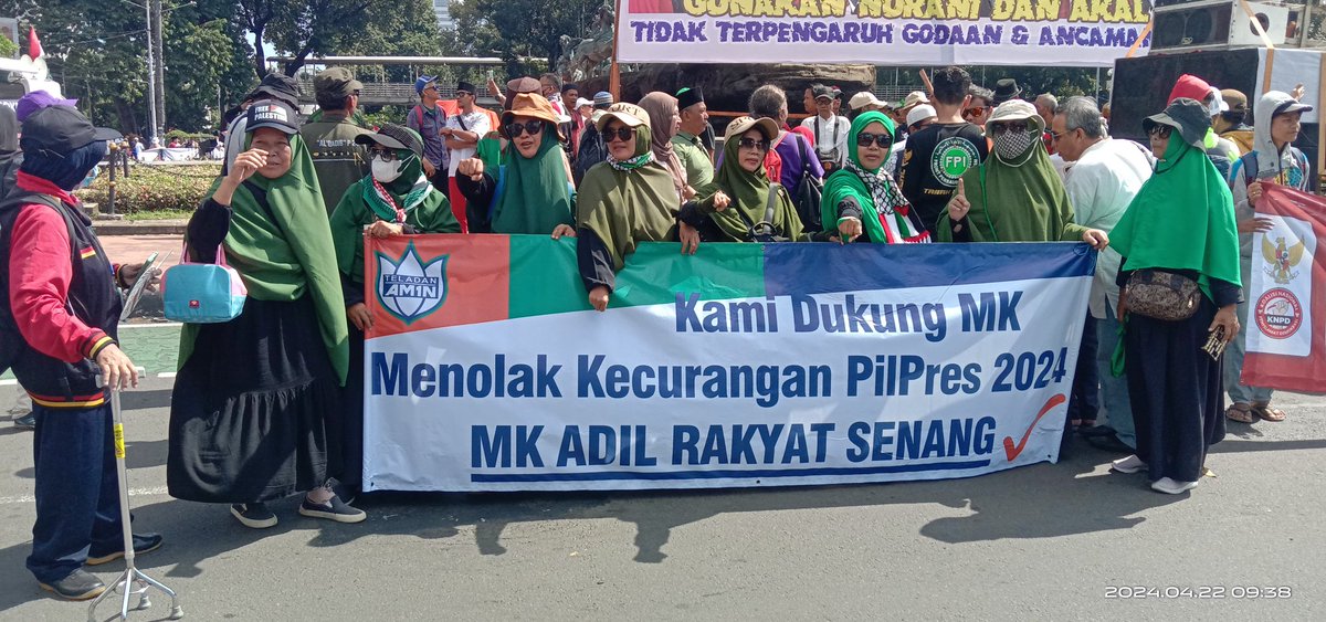 Apa yg akan diputuskan MA akan berpengaruh lgsg pd kehidupan masyarakat dan negara dimasa depan.Jgn sampai terjd pembiaran thd nepotisme yg menabrak segala aturan & merusak tata nilai,etika dan moral. Hukum digunakan sebagai alat kekuasaan.