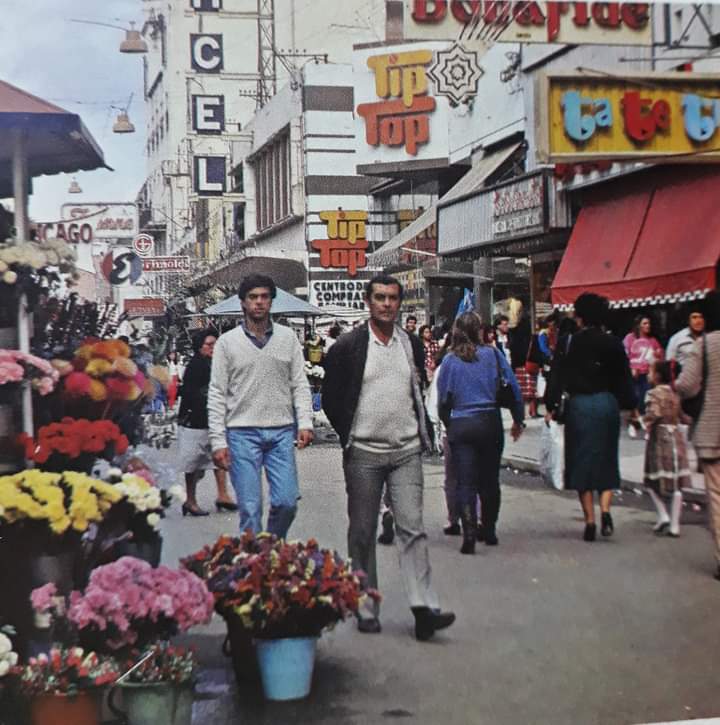 El centro de San Miguel de Tucumán en 1981. Los negocios de flores todavía existen. 

#Tucuman
