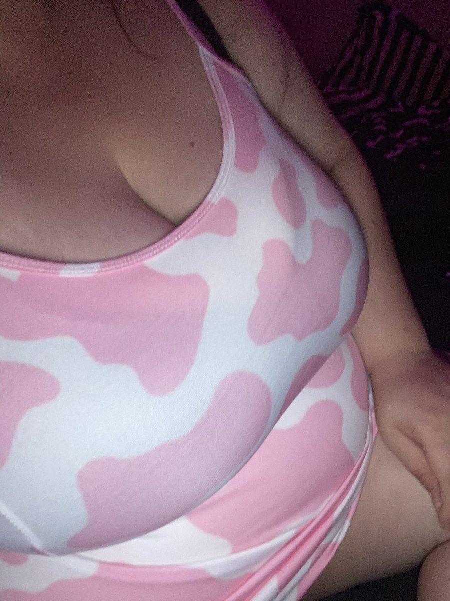 xXBerryRoseXx's tweet photo. My love got me this dress and some matching accessoriesโฆexpect a full photoshoot coming soon ๐
#nsfwtwt #gothgirl #bigbreasts #bbw #pinkcow #egirl https://t.co/GrMTRztlBU
