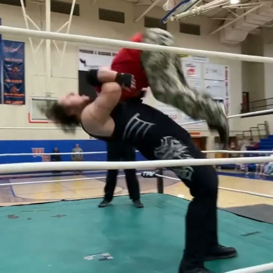 Sent the boy flying
#prowrestling #indywrestling #WWERaw #Smackdown #NXT #AEW #TNAWrestling #njpw
